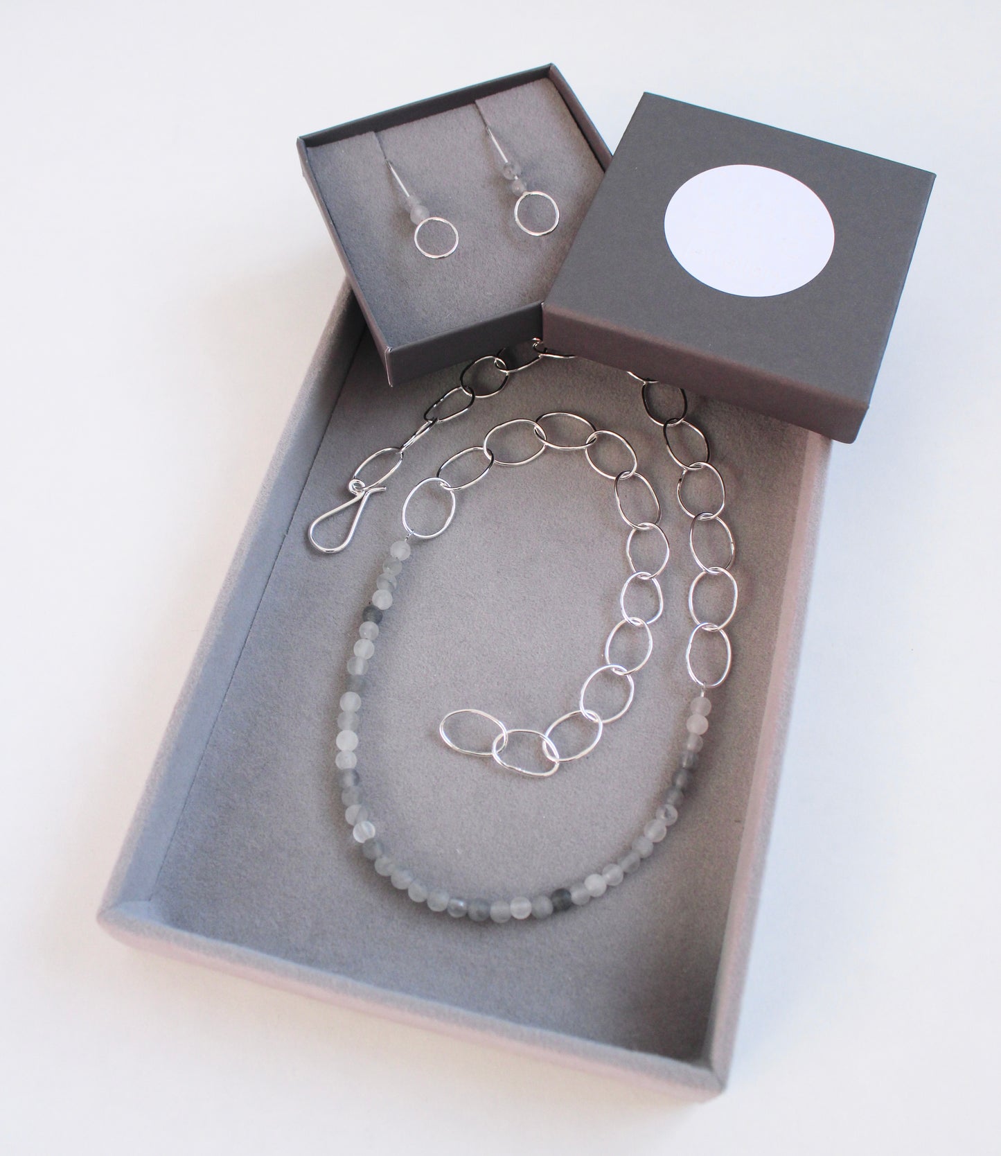 agate bead and silver link necklace
