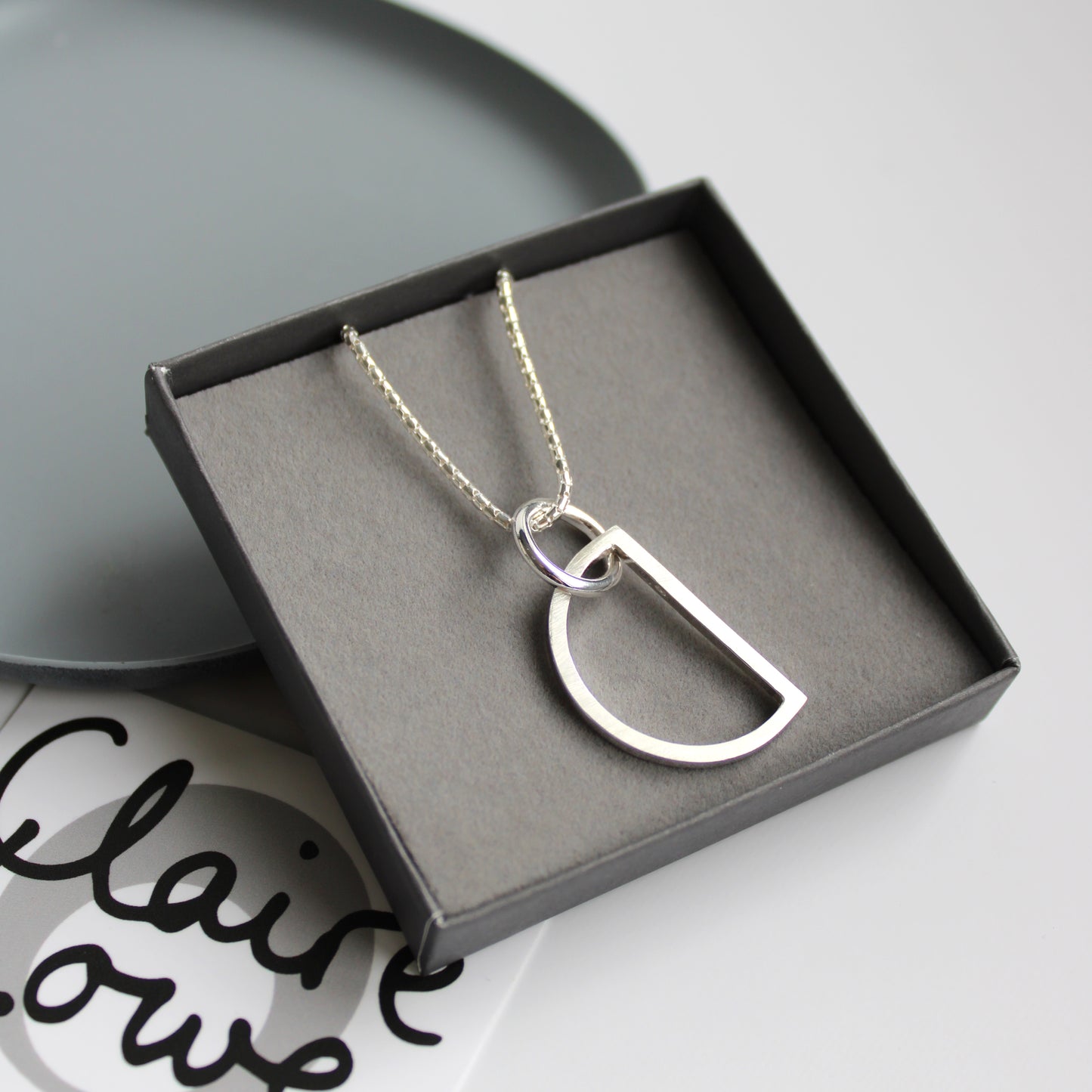 arc circle pendant in box