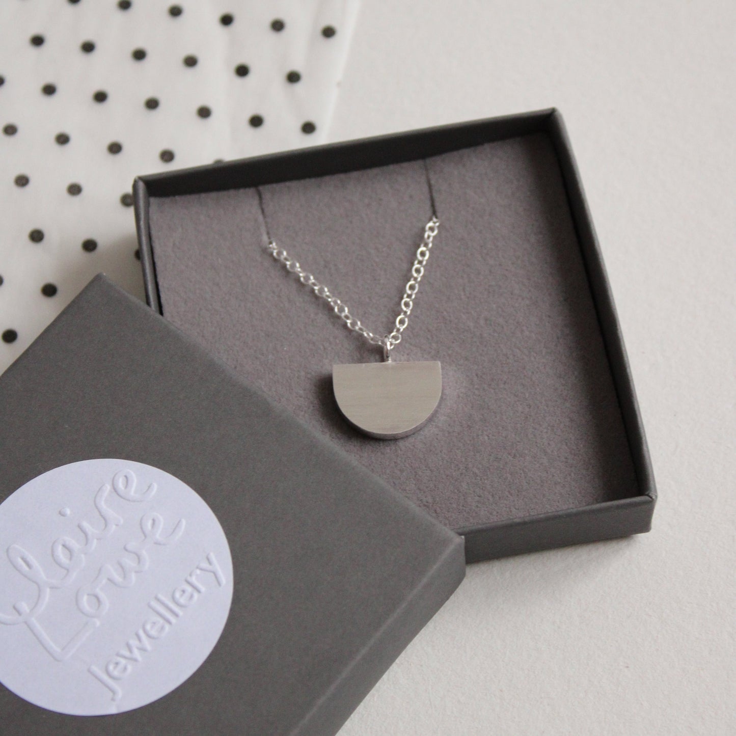 arc solid pendant in gift box