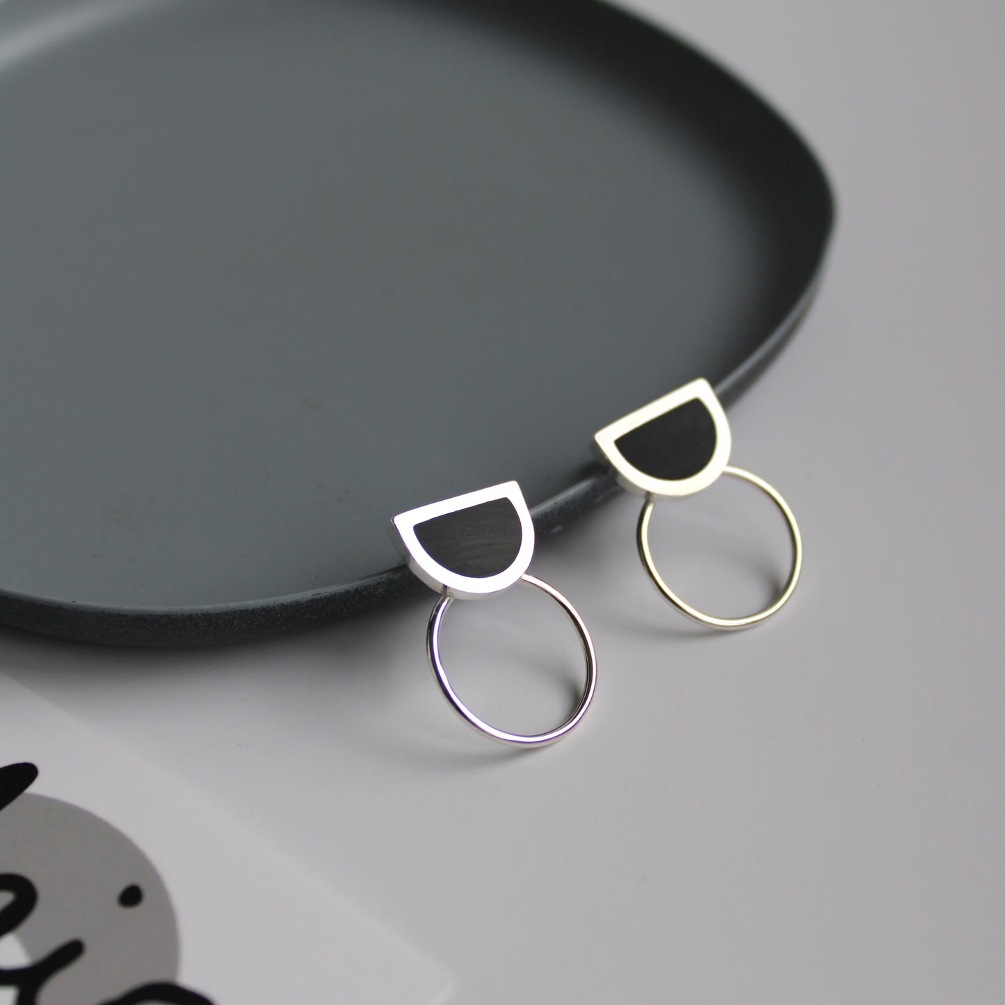 black resin an silver arc circle stud earrings