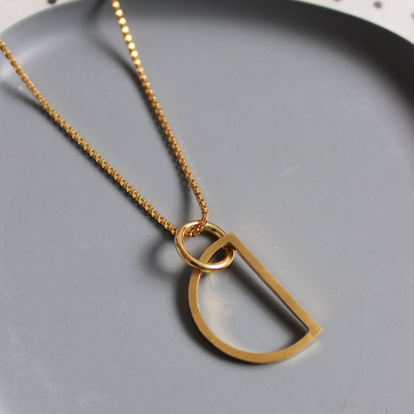 circle arc pendant gold
