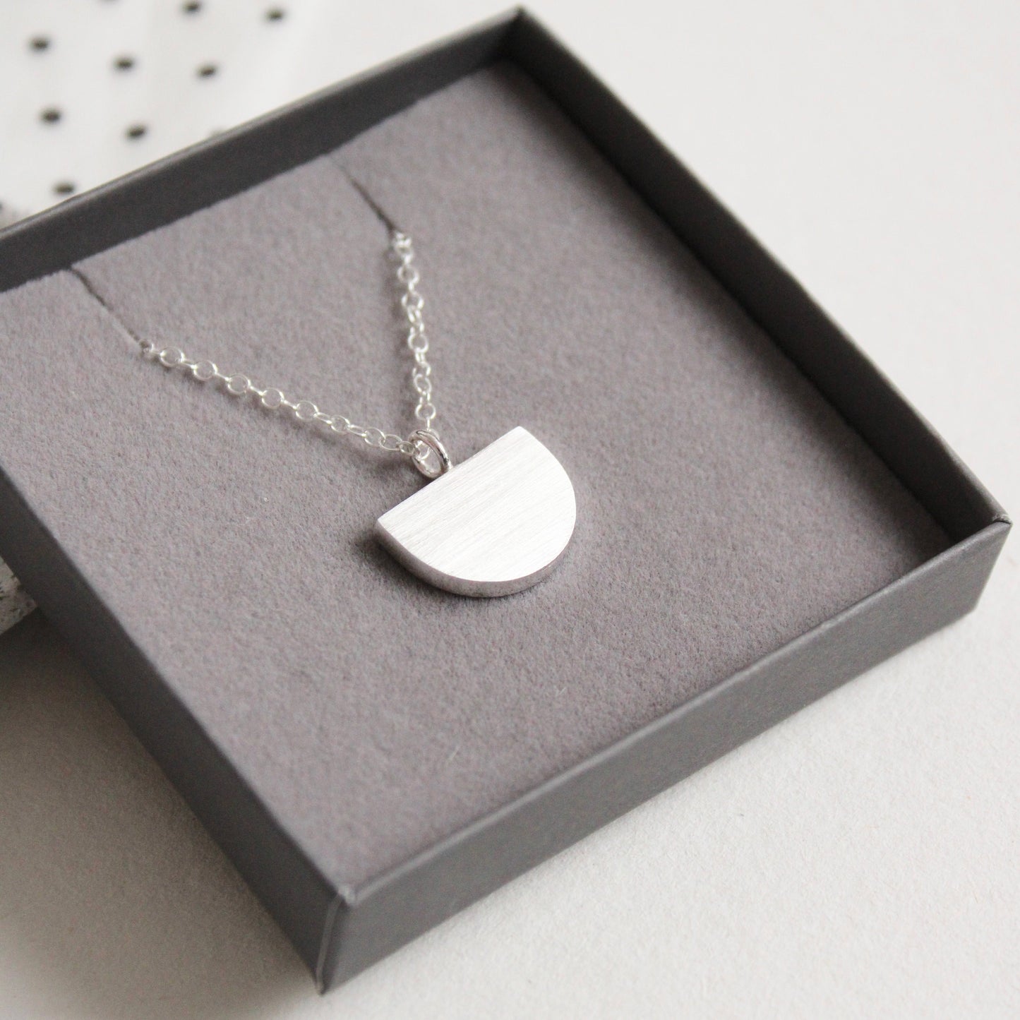 solid arc pendant silver