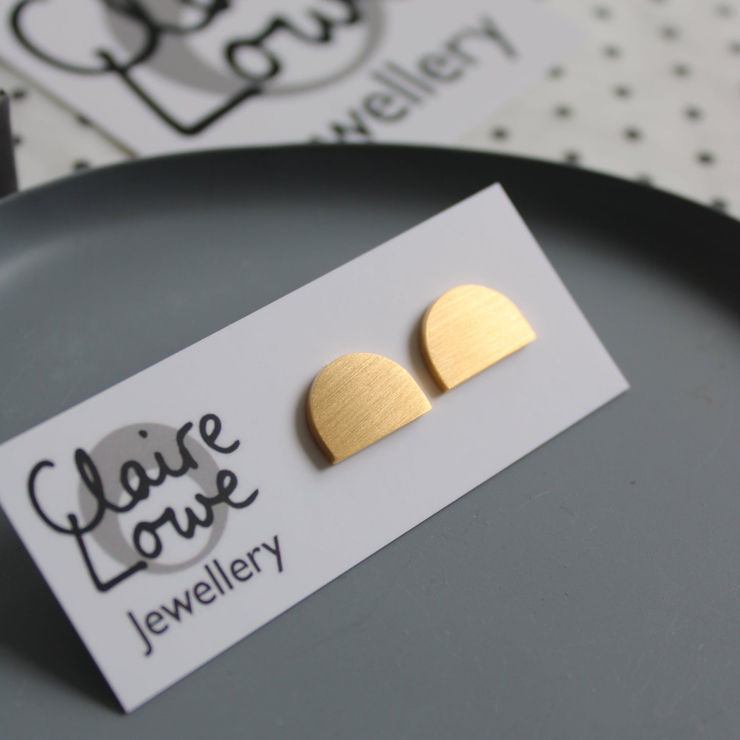 solid arc studs gold