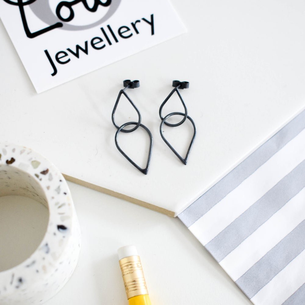 black teardrop earrings
