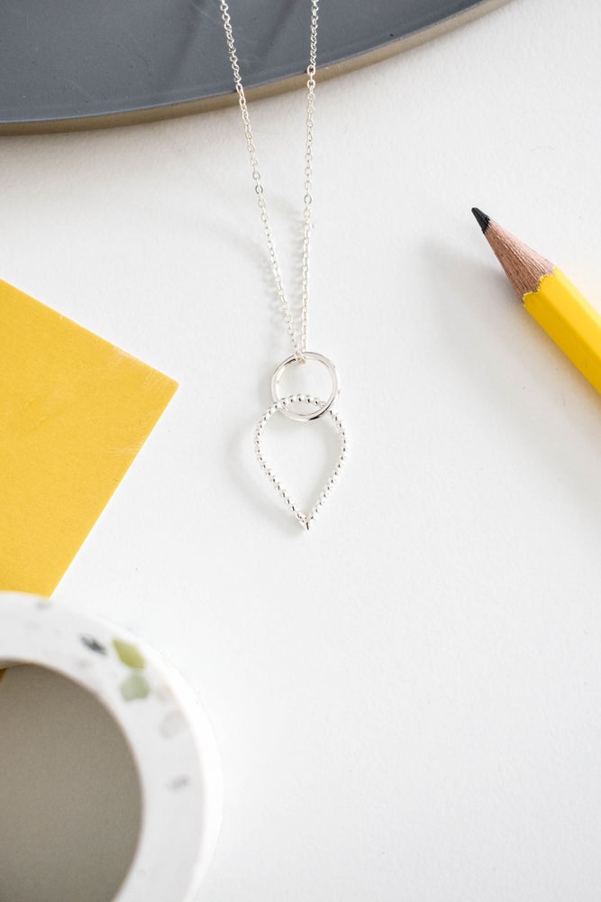 Tiny dotty circle/teardrop necklace