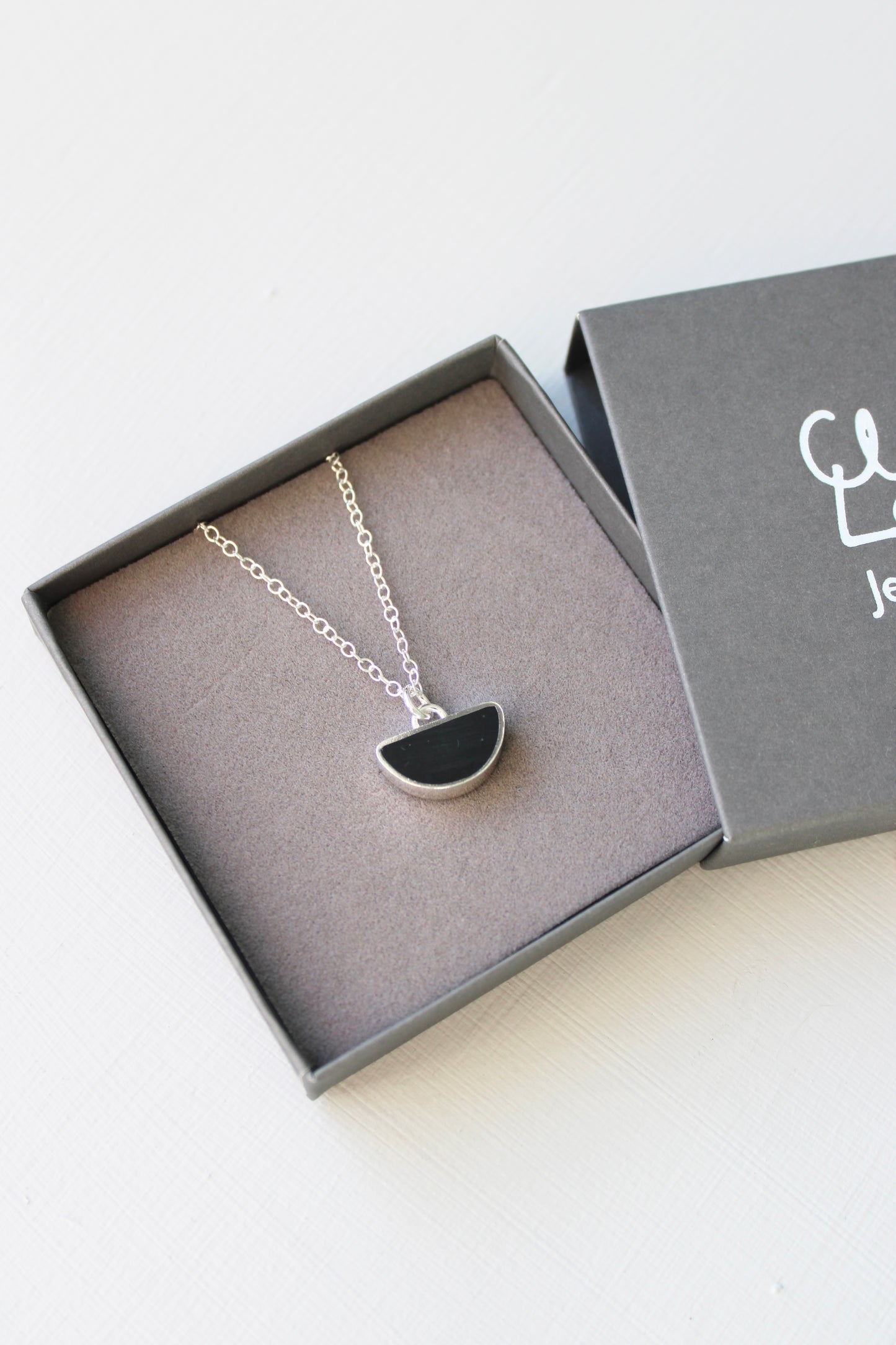 Small Arc Black Pendant