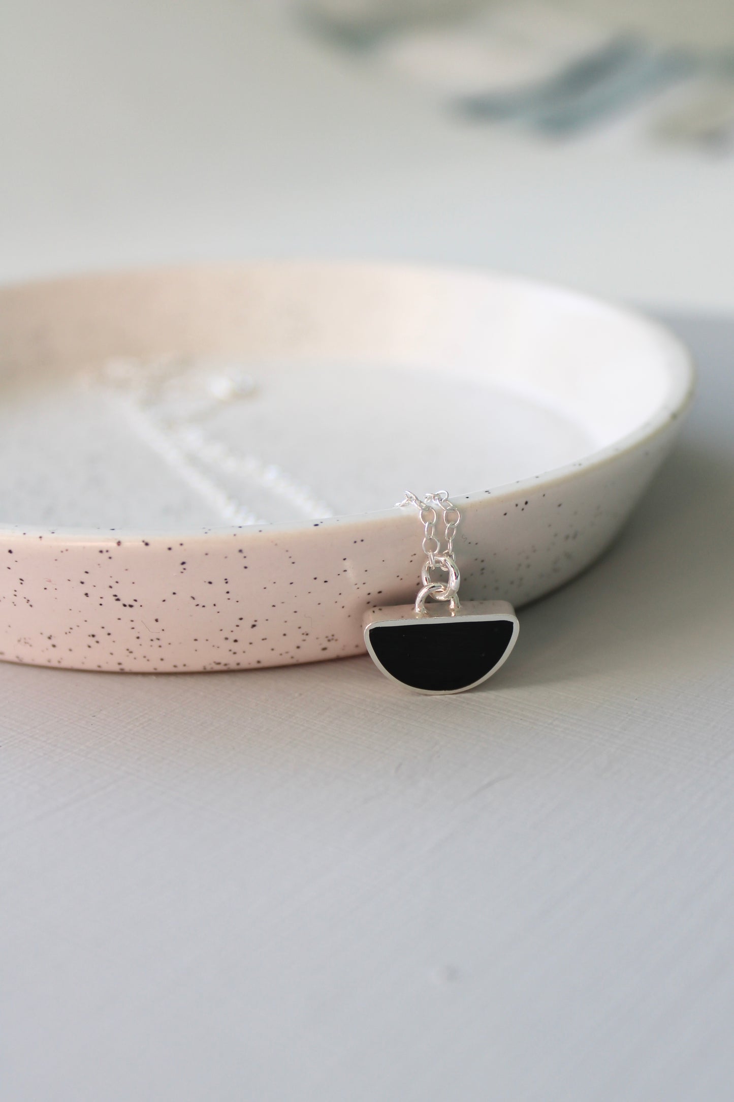 Small Arc Black Pendant