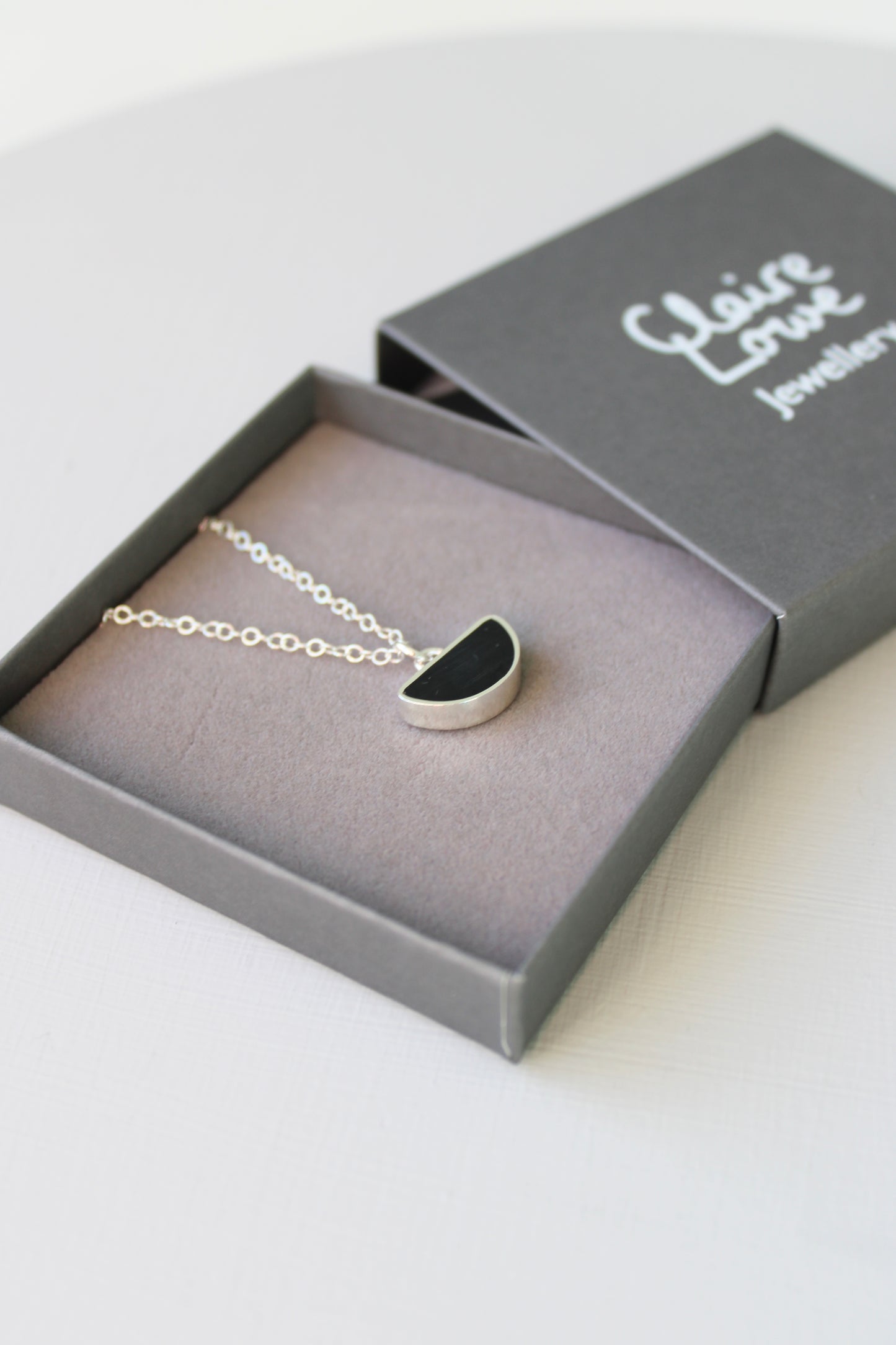 Small Arc Black Pendant