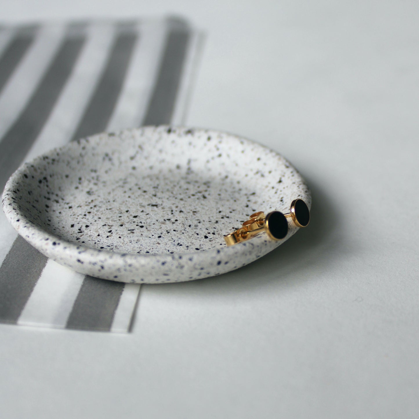 Arc Tiny Black Studs - Gold