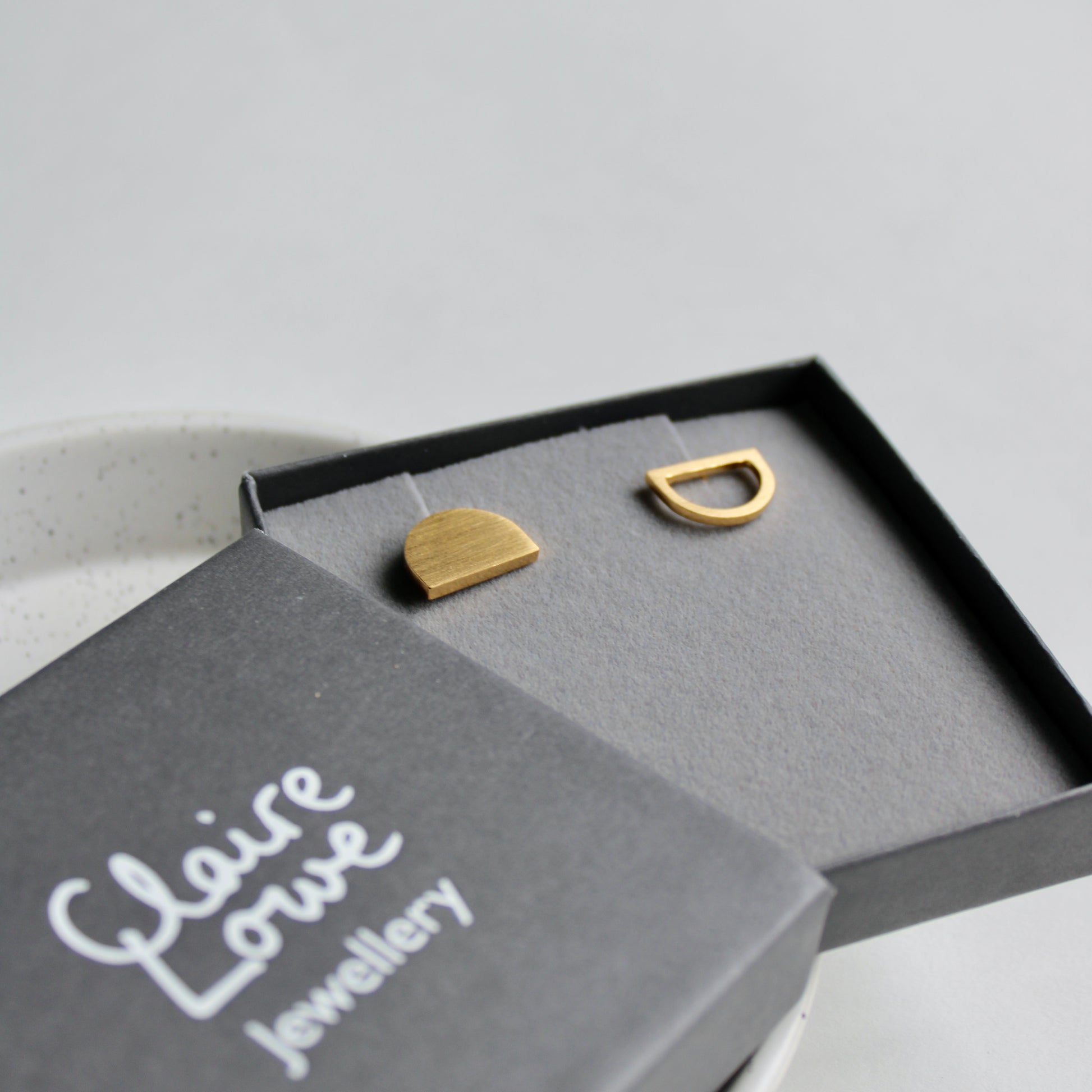arc odd stud earrings gold