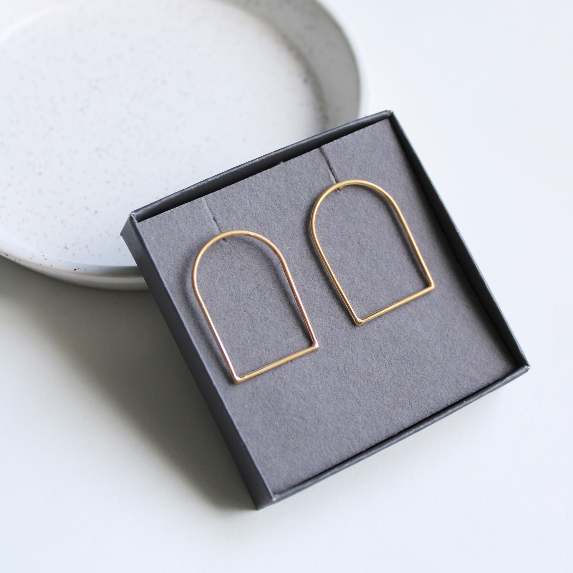 arc threader earrings gold in box
