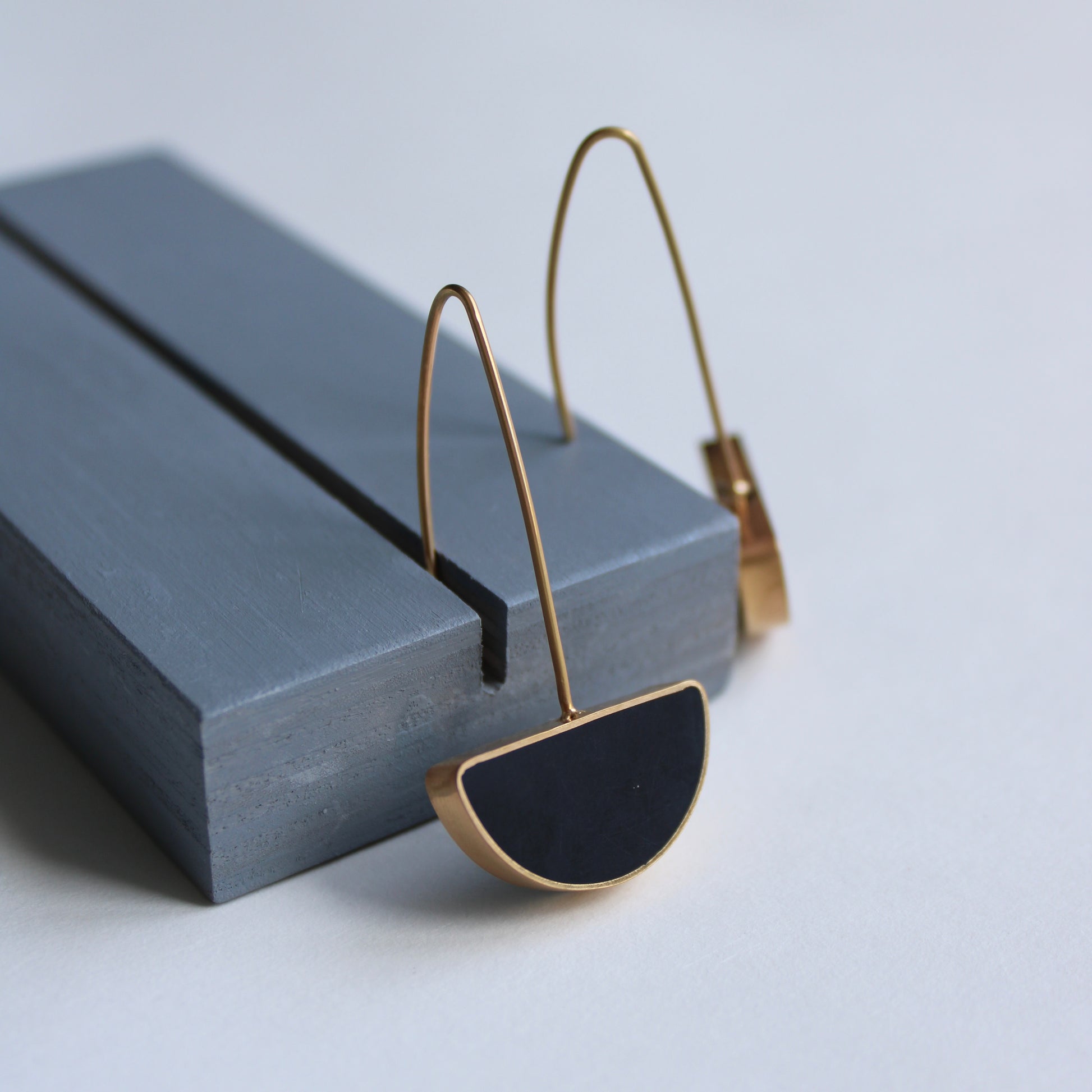 black and gold arc drop earrings