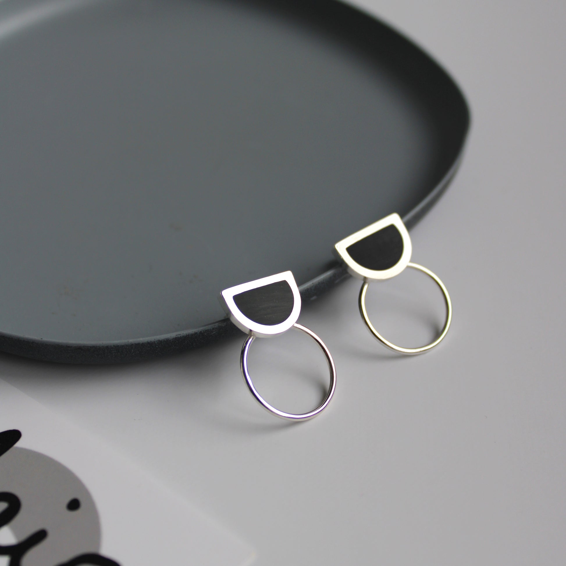 black resin an silver arc circle stud earrings