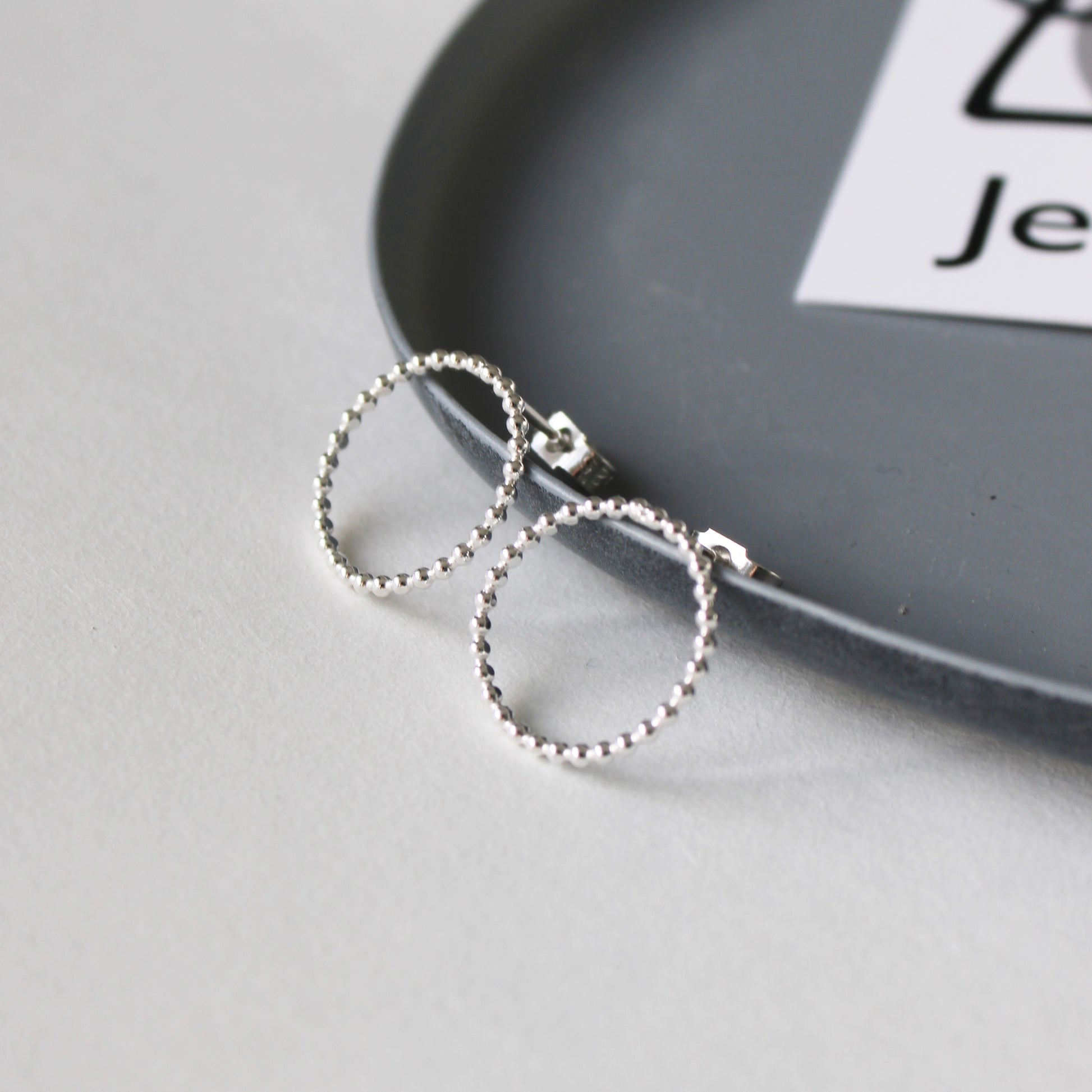 dotty circle studs silver