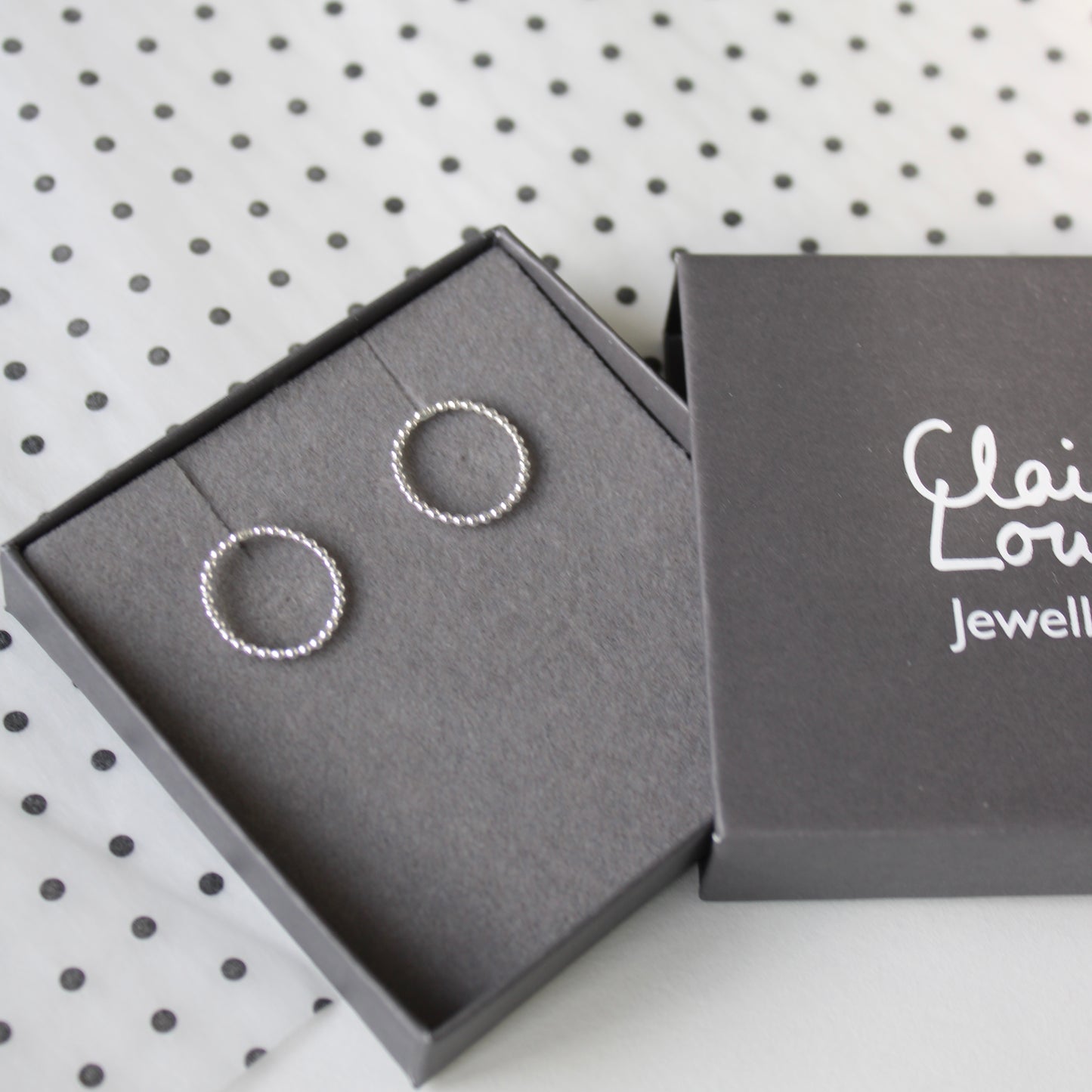 dotty round stud earrings in box