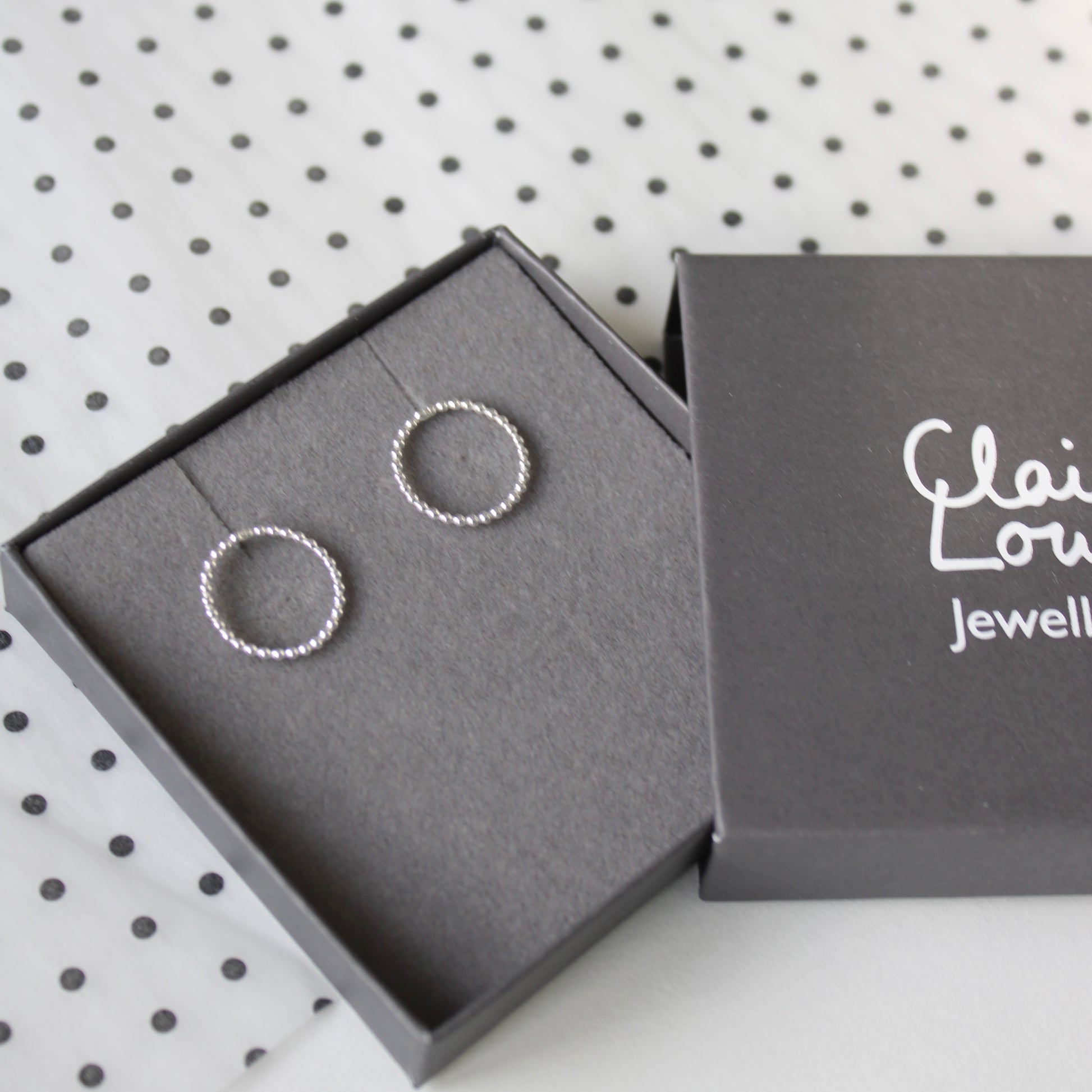 dotty round stud earrings in box