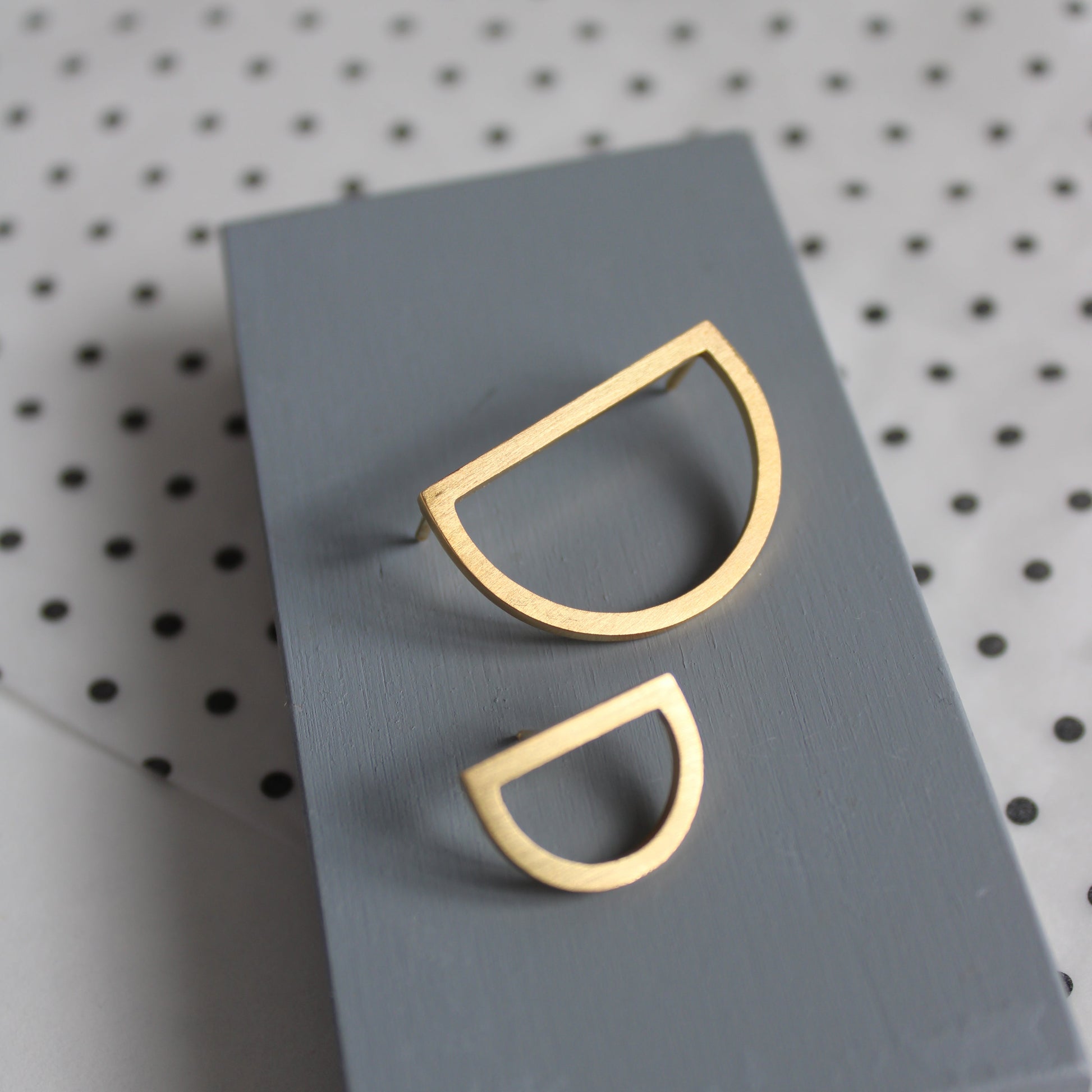gold arc brooch set