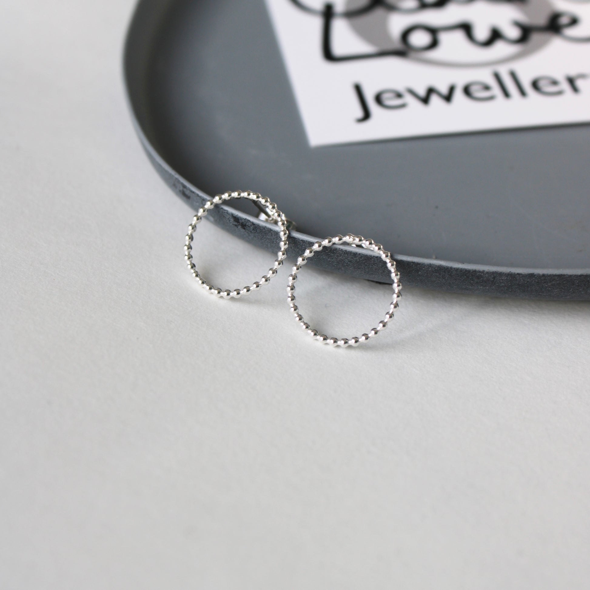 round stud earrings silver