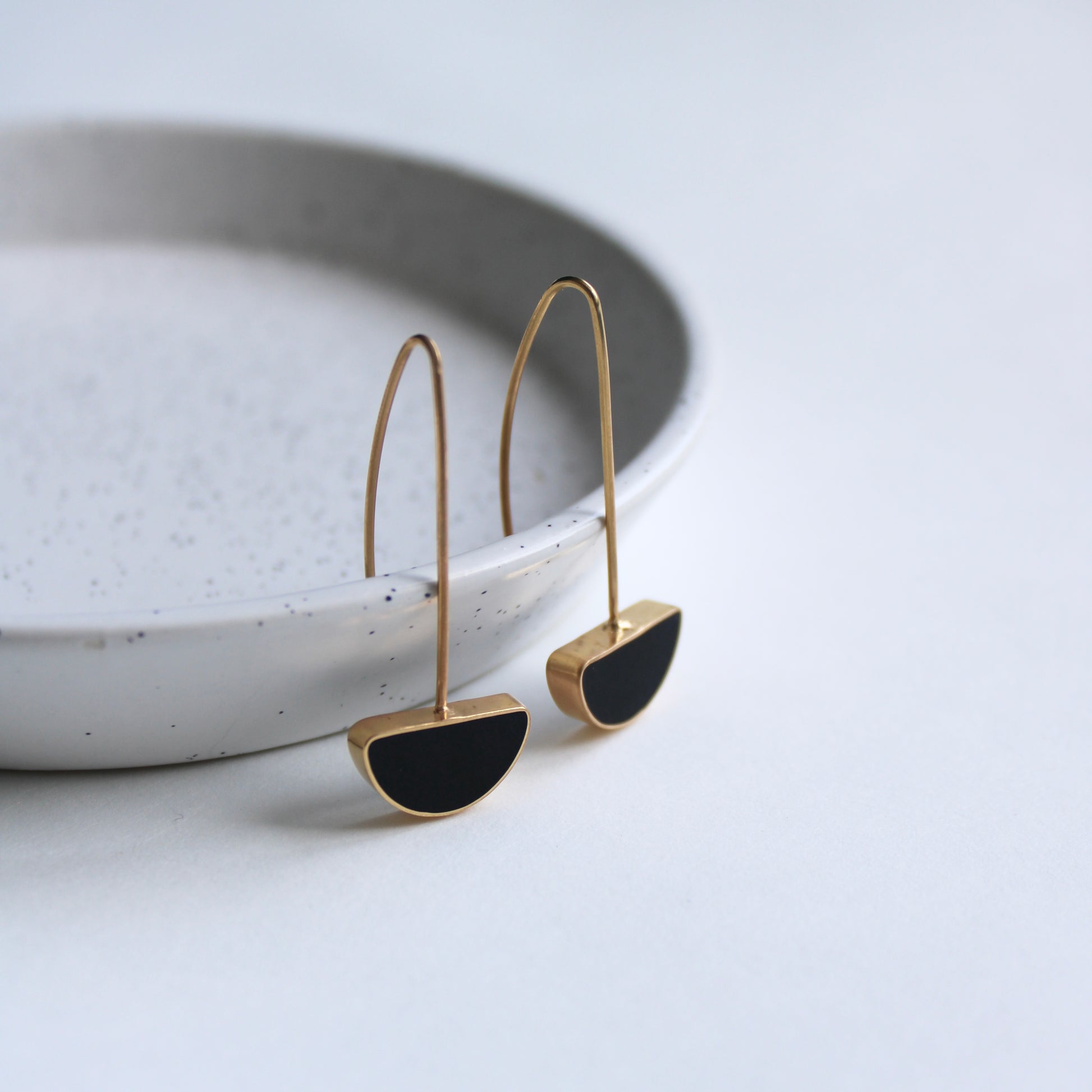 small arc drop earrings gold and black