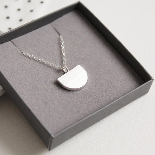 solid arc pendant silver