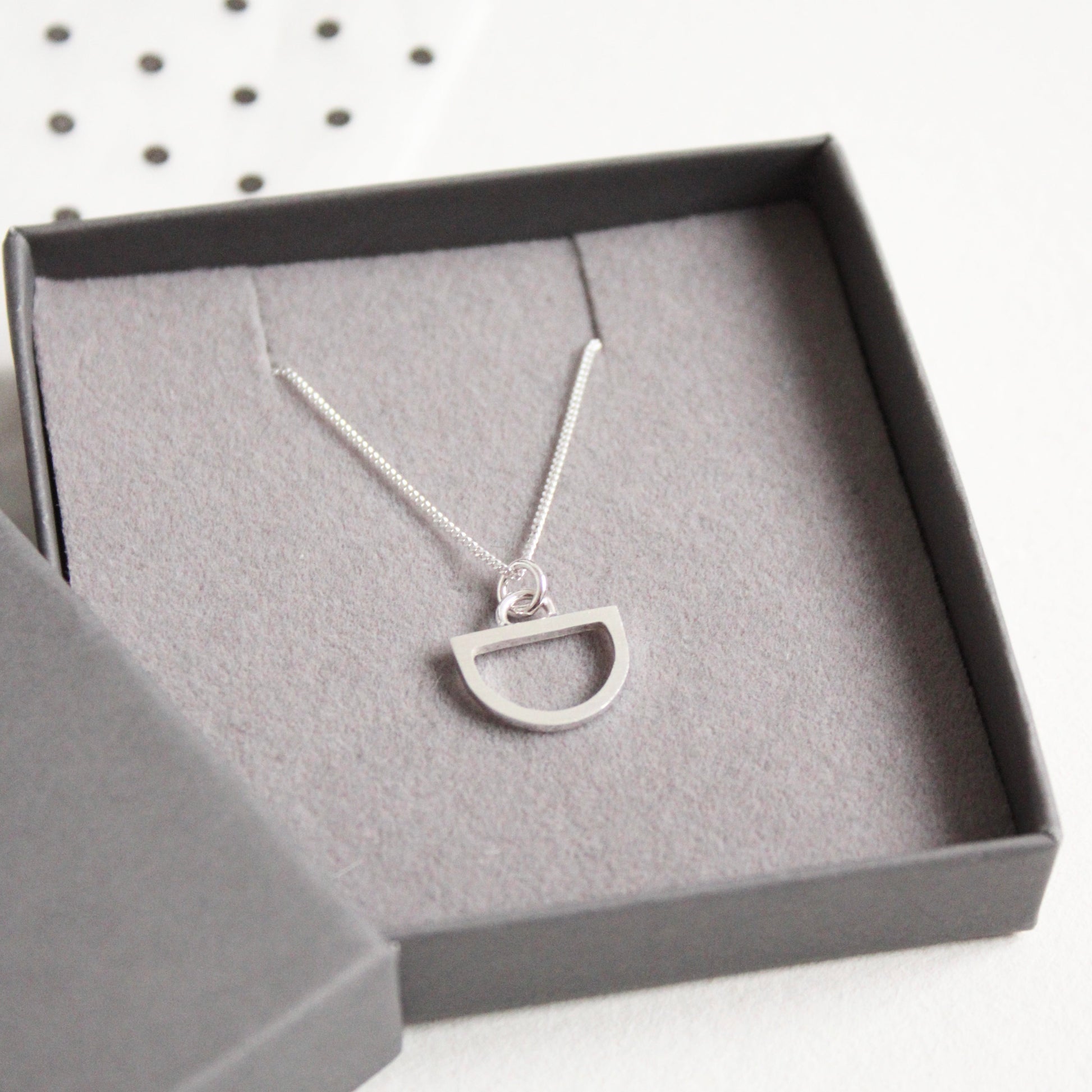 tiny arc pendant silver