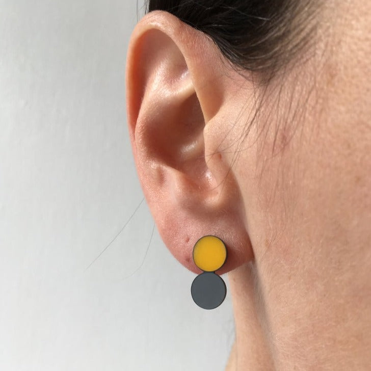 Double resin stud earrings
