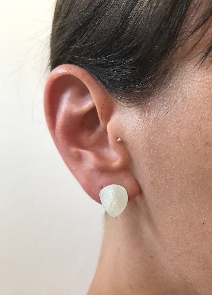 large pebble studs worn